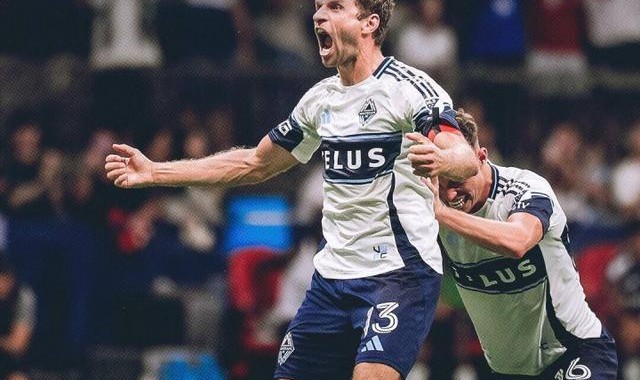 逆天！温哥华球员自己绊自己获点，穆勒点射读秒绝杀获美职联首球